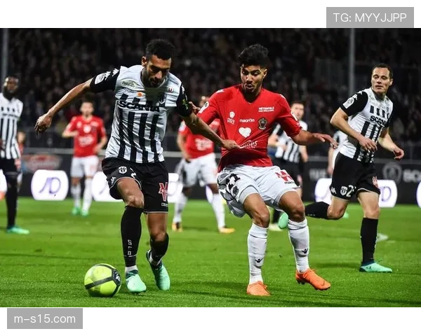 VAR再次成为焦点：里昂进球被吹引主帅强烈抗议