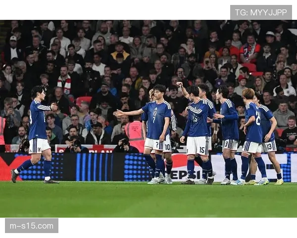 昂热0-1不敌兰斯，全场唯一进球是兰斯后卫利用角球混战头槌破门